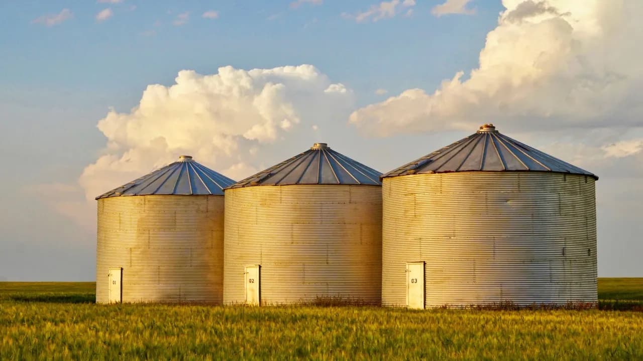 Is Your Team Working in Silos? (Here Are 3 Ways to Break That Cycle)